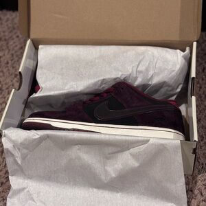 Nike Men's Burgundy and Black Sneakers